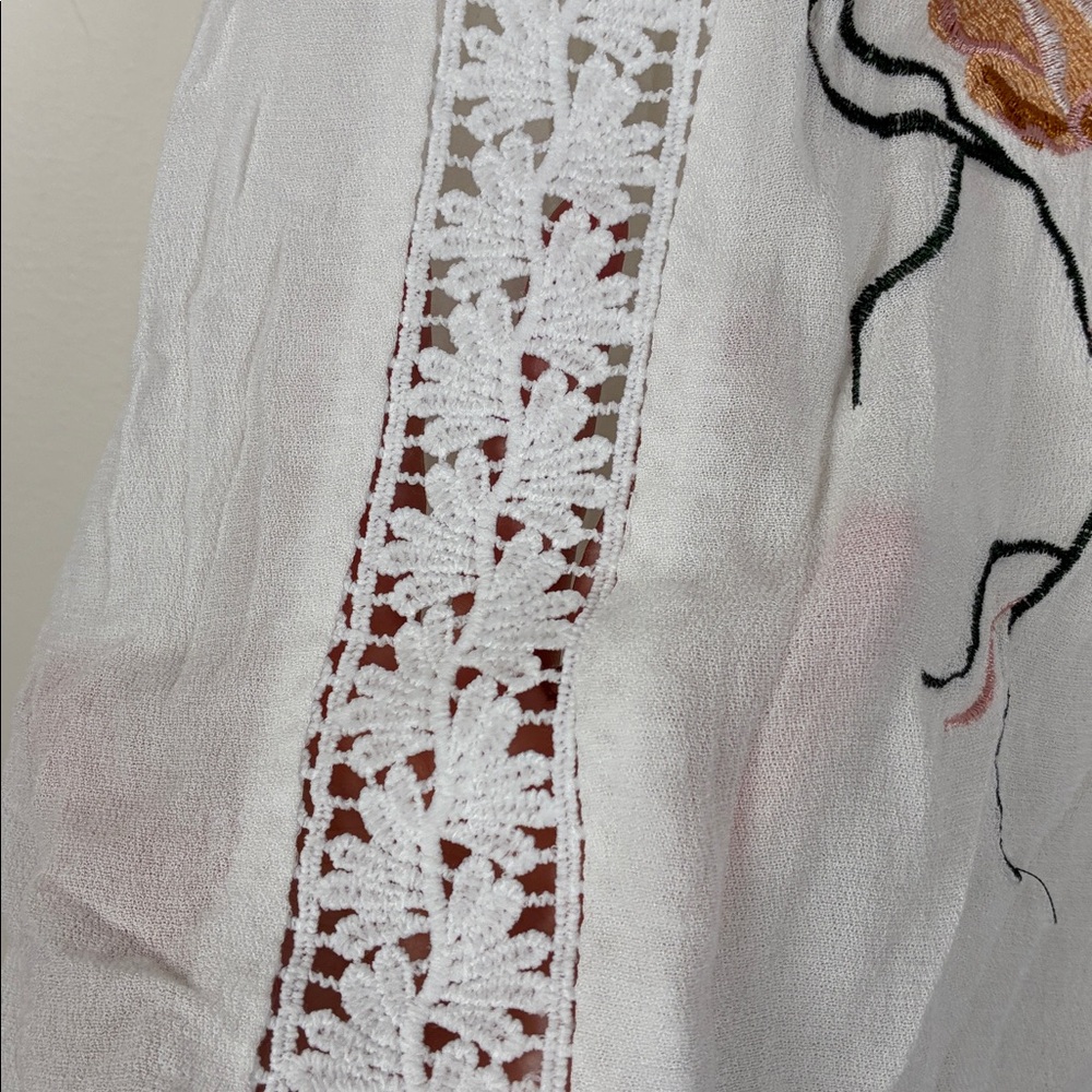 POL White Eyelet Blouse with Gold Floral Embroidery - Picture 4 of 7